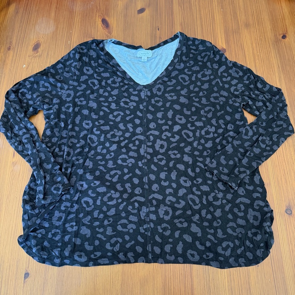 Mud Pie Black and Grey Leopard Print Top - Large